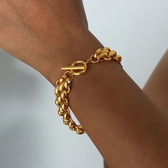 GOLD BRACELET TOGGLE CLOSURE - Picture 1 of 1